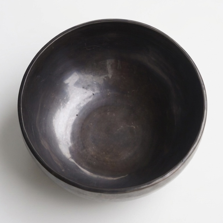 Single Tibetan bowl Black-C Scale